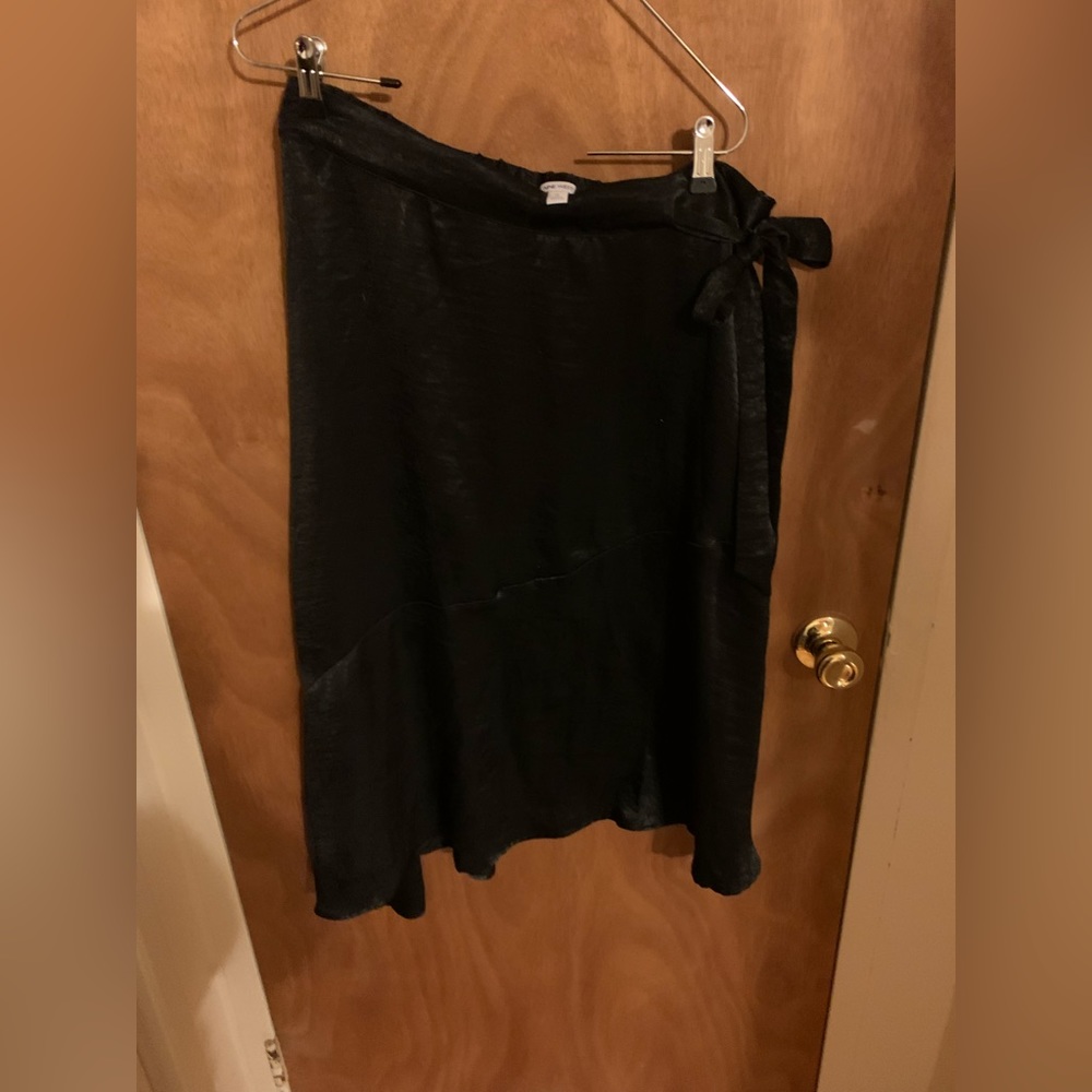 Below knee satin poly skirt with side tie, black, Women’s XL, Nine West